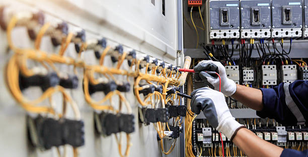 Professional Electrician technician working in Battle Creek, NE
